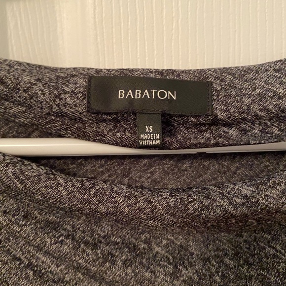 Babaton 3/4 Length Speckled Top With Side Split - Picture 6 of 7